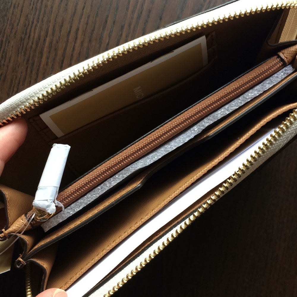 NWT MK ZIP WALLET - Picture 4 of 7